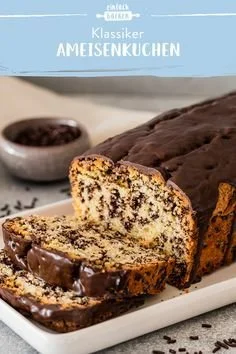 Ameisenkuchen mit Eierlikör auf einem Tisch