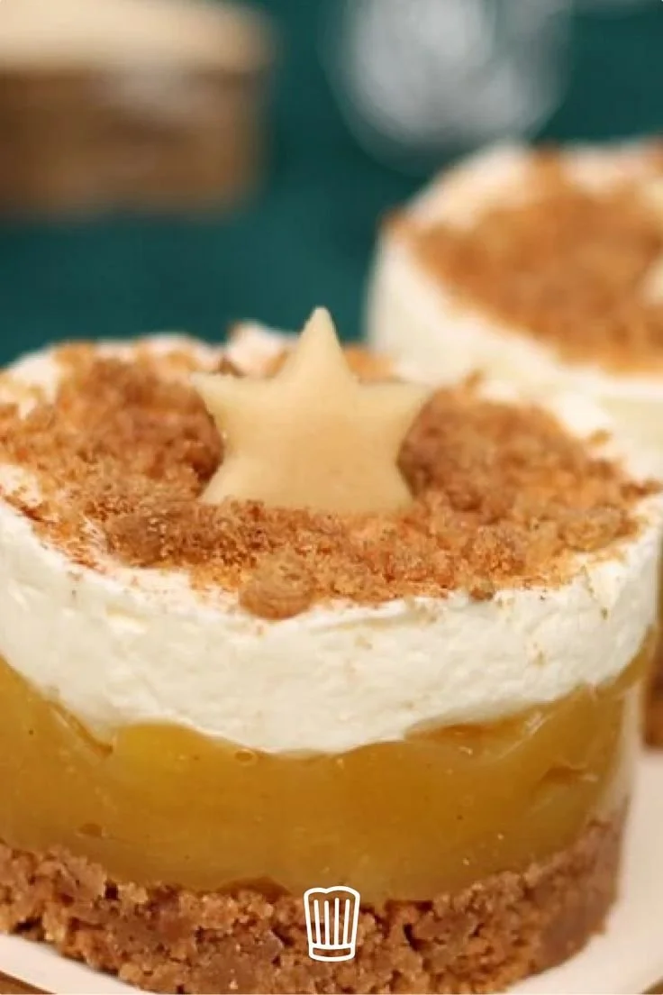 Leckerer Apfelkuchen mit Spekulatius ohne Backen, ideal für den Herbst.