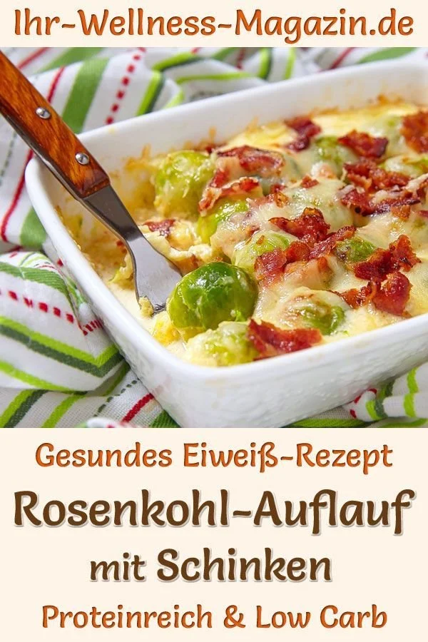 Rosenkohl-Auflauf mit Schinken auf einem Teller serviert