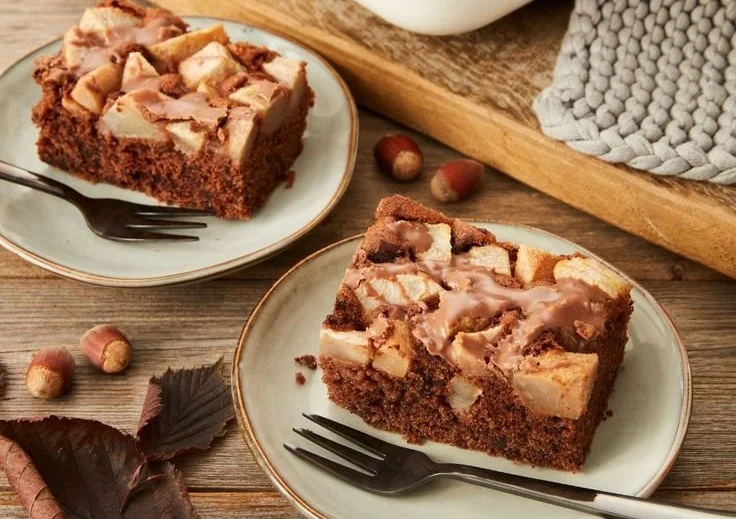 Schoko Birnen Kuchen - saftiges Rezept mit frischen Birnen und Schokolade