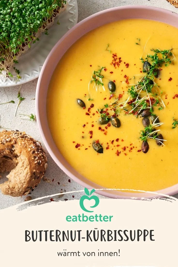Cremige Butternut-Kürbissuppe in einer Schüssel, ideal für kalte Tage